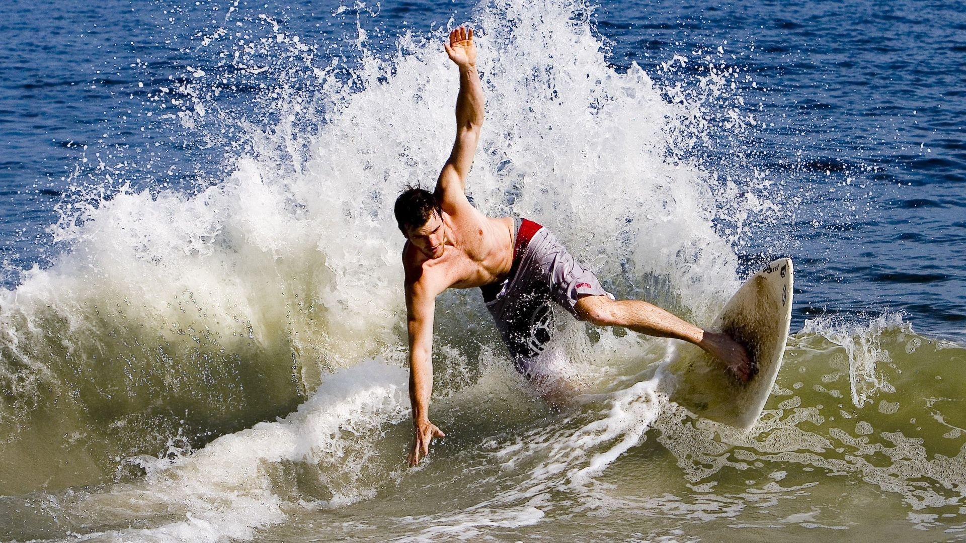 《堡垒之夜》推出“未来城市”主题皮肤，潮流引领