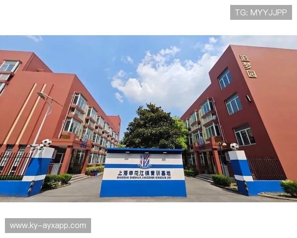 足球俱乐部在青训中建立心理档案、学业跟踪与职业通道三轨并行支持体系
